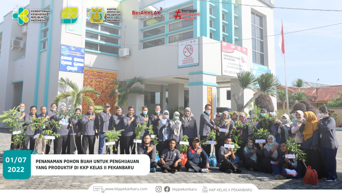 Penanaman Pohon Buah untuk Penghijauan yang Produktif di KKP Kelas II Pekanbaru