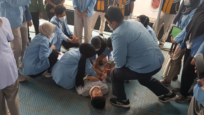 Bimbingan Lab Skill tentang  simulasi kegawatdaruratan medis dan medical evakuasi dengan Fakultas Kedokteran Universitas Negeri Riau ( UNRI )